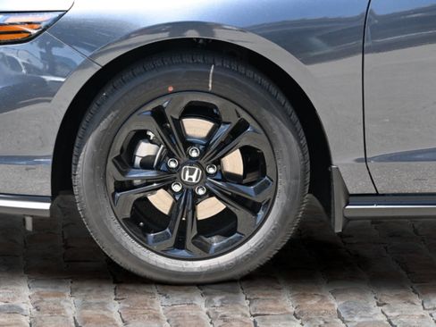 Used 2025 Honda Accord SE image 39