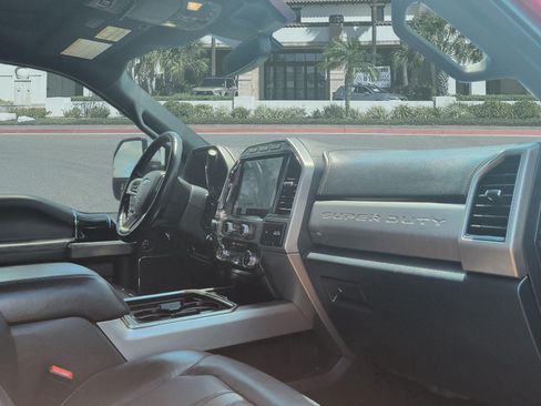 Used 2022 Ford F250 Platinum w/ FX4 Off-Road Package AWD/4WD image 27