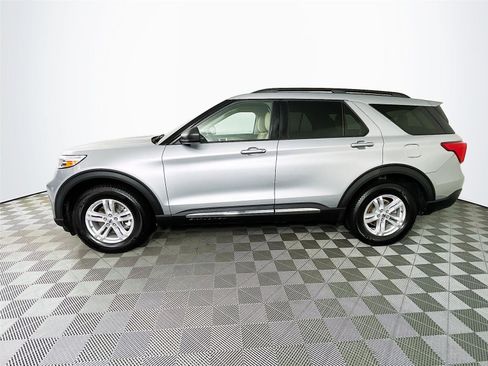 Used 2020 Ford Explorer XLT image 4
