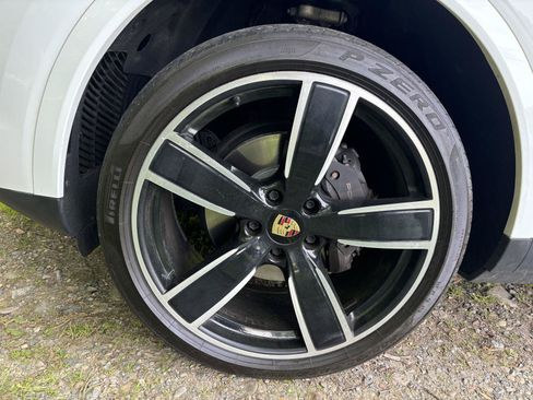 Used 2019 Porsche Cayenne w/ Premium Plus Package AWD/4WD image 28