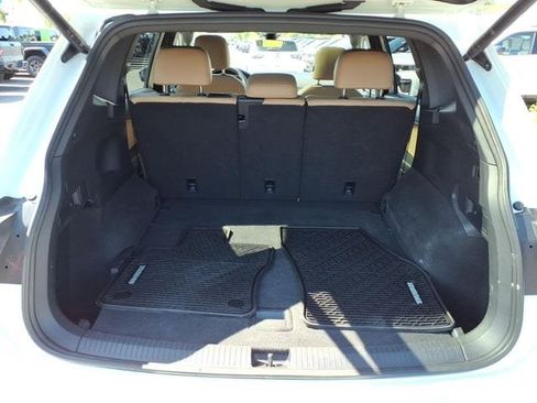 Used 2024 Volkswagen Tiguan SE AWD/4WD image 13