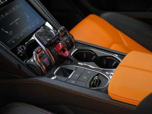 Used 2021 Lamborghini Urus image 26