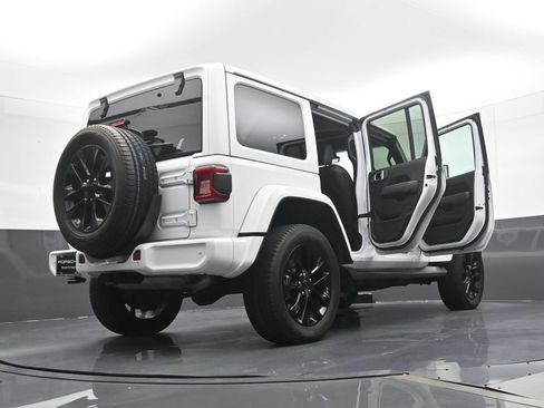Used 2021 Jeep Wrangler Unlimited Sahara AWD/4WD image 25