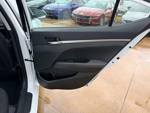 Used 2020 Hyundai Elantra SE w/ Cargo Package (C1) FWD image 20