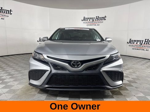 Used 2024 Toyota Camry SE FWD image 3