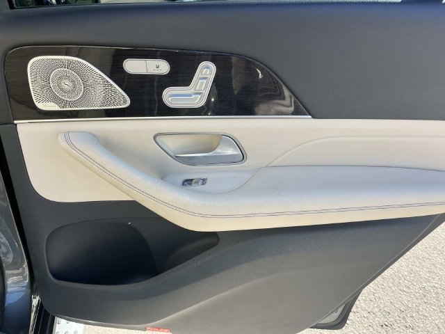 Used 2020 Mercedes-Benz GLS 450 4MATIC image 27