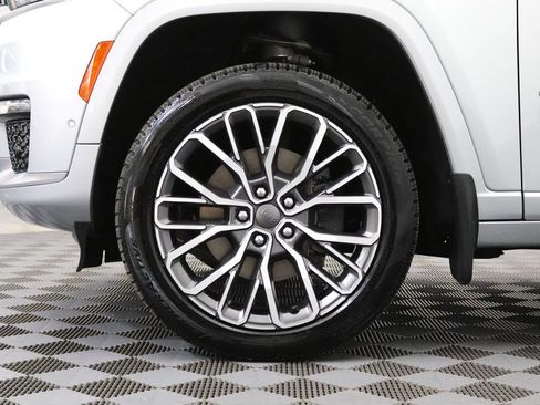Used 2023 Jeep Grand Cherokee L Summit AWD/4WD image 6
