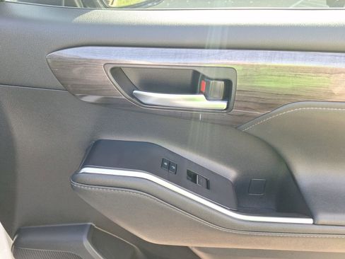 Used 2021 Toyota Highlander Limited image 36