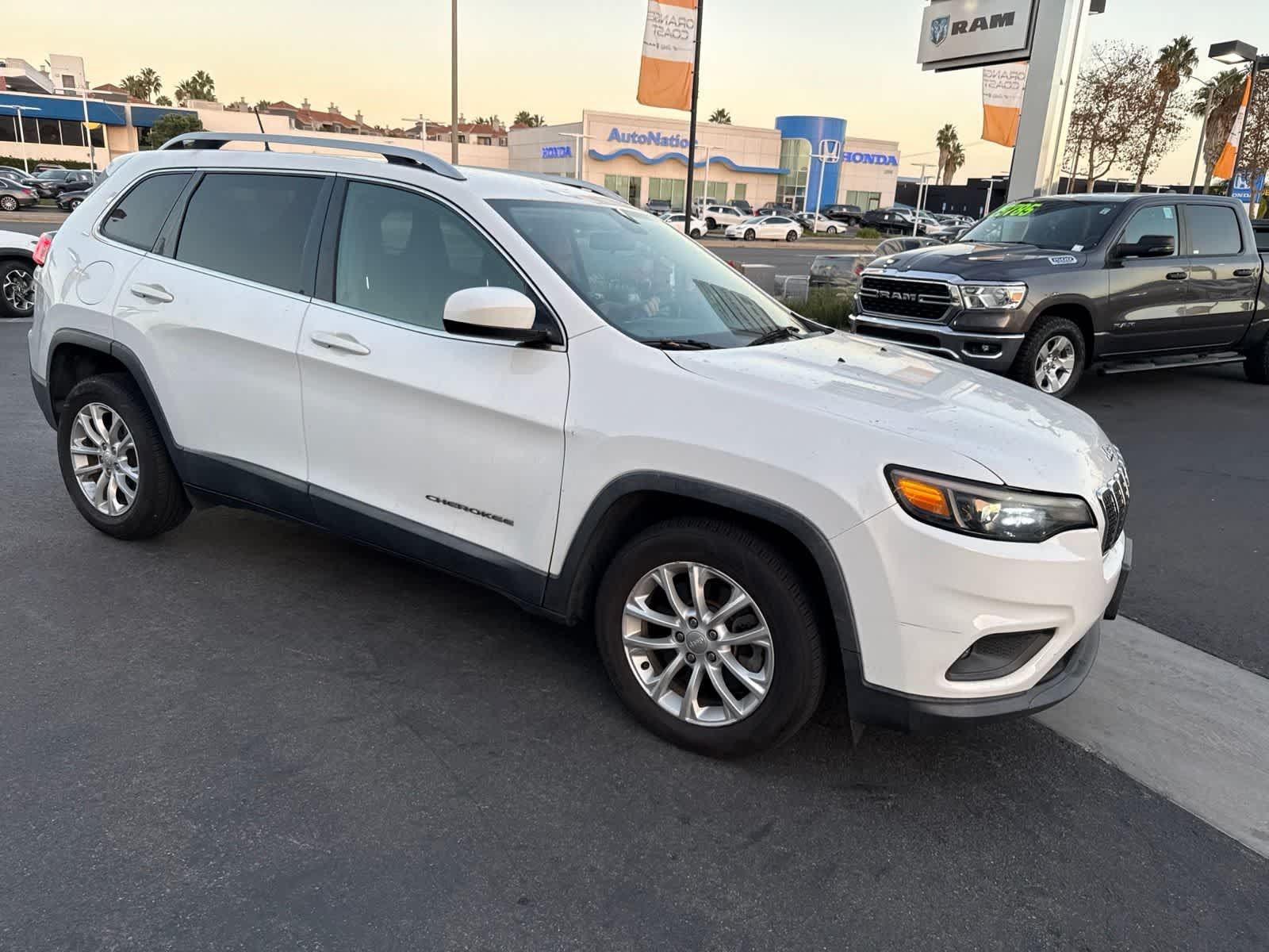 Used 2019 Jeep Cherokee Latitude w/ Popular Appearance Group FWD image 7