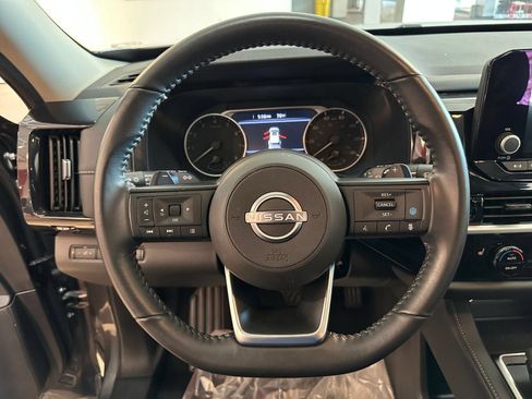 Used 2025 Nissan Pathfinder SV AWD/4WD image 29