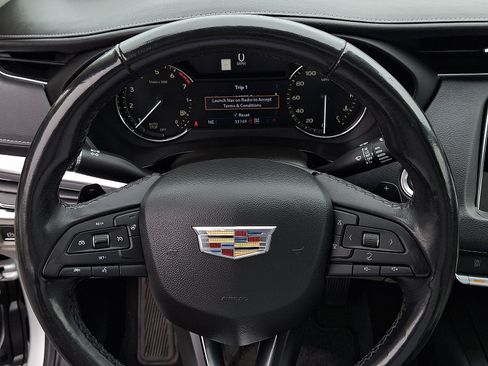 Used 2019 Cadillac XT4 Luxury w/ Cold Weather Package image 19