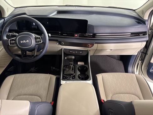 New 2026 Kia Carnival EX FWD image 13