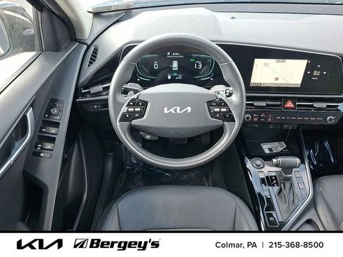 Used 2023 Kia Niro EX image 14