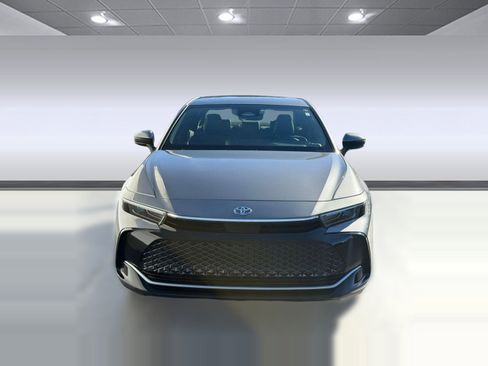 Used 2025 Toyota Crown XLE image 6