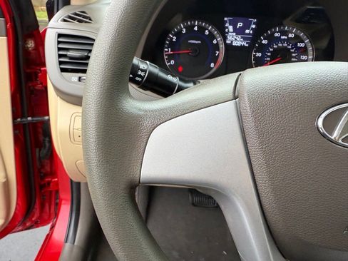 Used 2013 Hyundai Accent GLS image 22