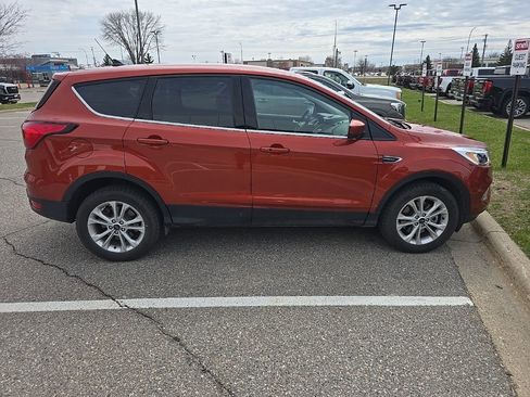 Used 2019 Ford Escape SE AWD/4WD image 2