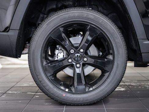 New 2025 Jeep Grand Cherokee Altitude image 16