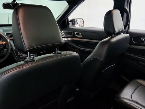 Used 2018 Ford Explorer XLT w/ Equipment Group 202A AWD/4WD image 26
