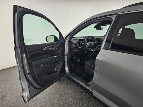 Used 2026 Chevrolet Traverse LT FWD image 21
