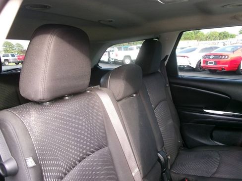 Used 2019 Dodge Journey SE FWD image 22