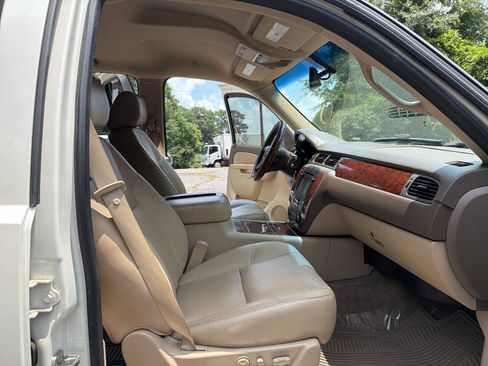 Used 2012 Chevrolet Avalanche LTZ RWD image 22