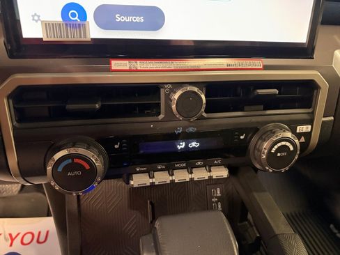 Used 2025 Toyota Tacoma TRD Off-Road image 22