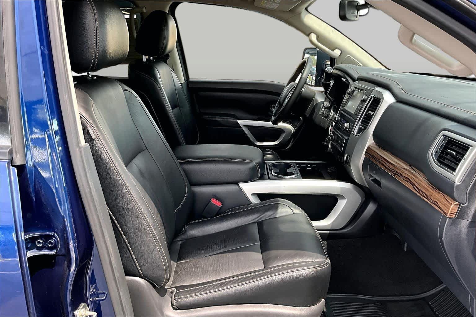 Used 2017 Nissan Titan SL AWD/4WD image 9