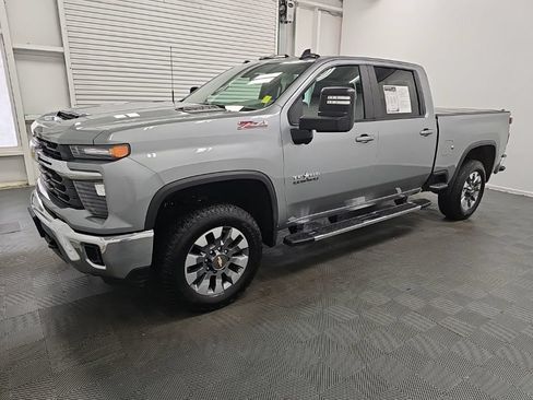 Used 2024 Chevrolet Silverado 2500 LT w/ Texas Edition AWD/4WD image 5