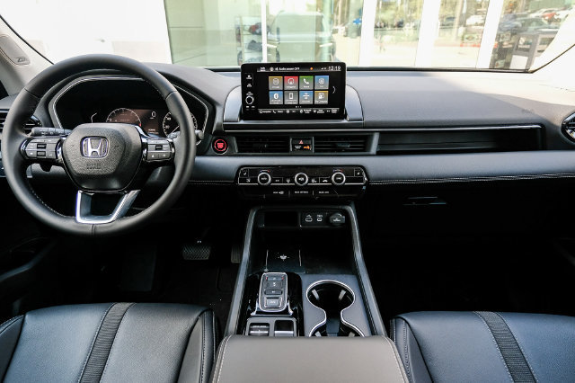 New 2025 Honda Pilot Touring image 16