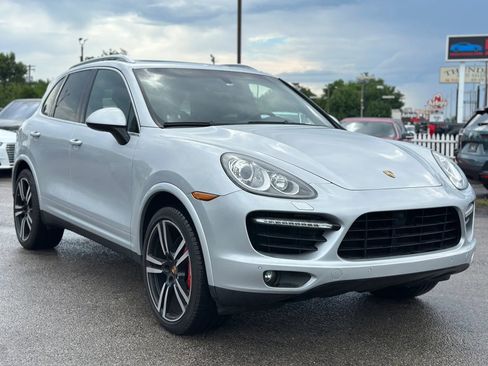 Used 2014 Porsche Cayenne Turbo S AWD/4WD image 4