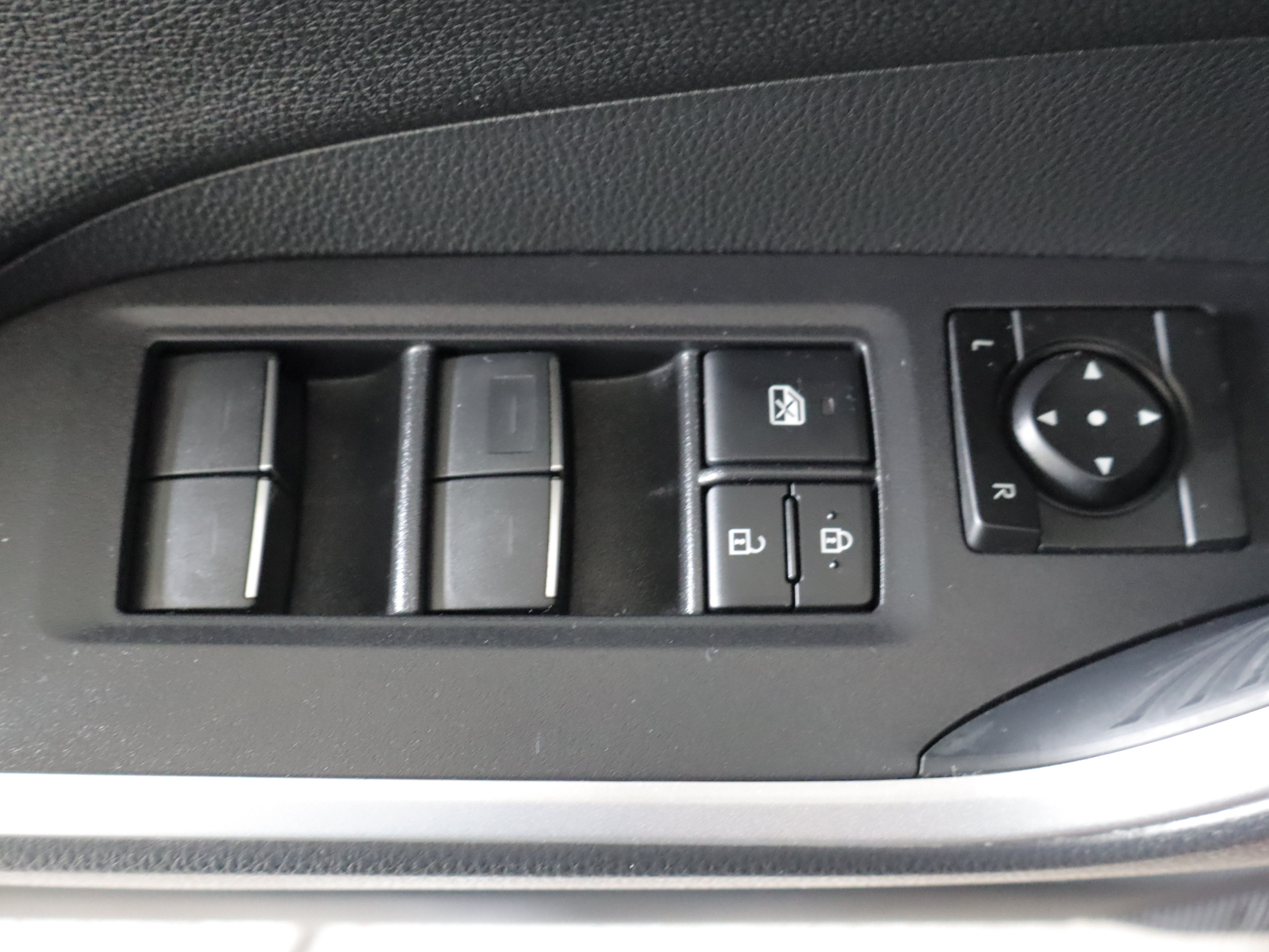 Used 2023 Toyota RAV4 XSE w/ Weather Package AWD/4WD image 12