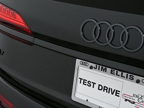 New 2025 Audi Q7 3.0T Prestige image 40