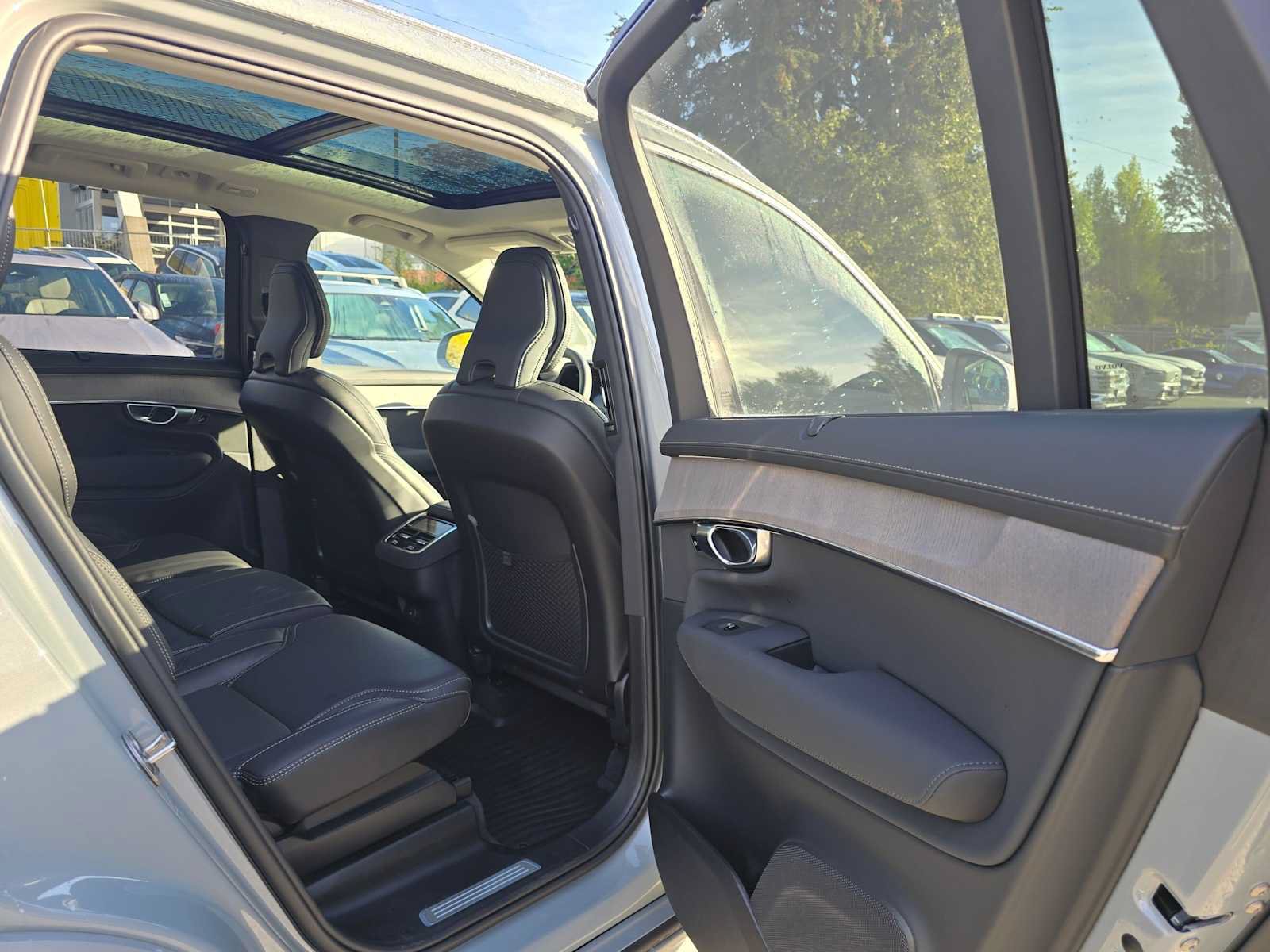 Used 2026 Volvo XC90 B6 Ultra w/ Protection Package AWD/4WD image 13