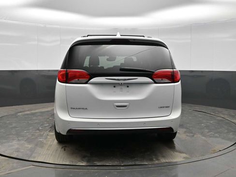 Used 2017 Chrysler Pacifica Limited w/ UConnect Theater Package image 6