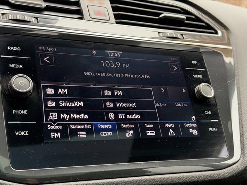 Used 2022 Volkswagen Tiguan SE image 8