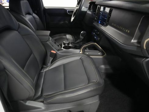 New 2025 Ford Bronco Badlands image 18