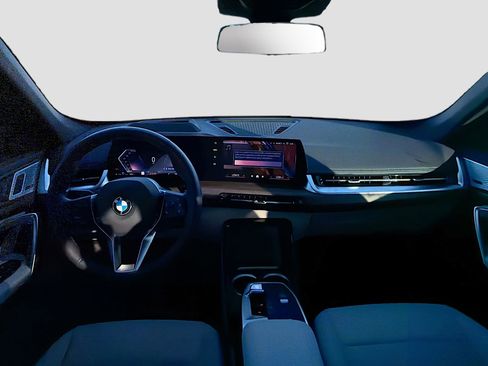 Used 2025 BMW X1 xDrive28i w/ Technology Package image 17