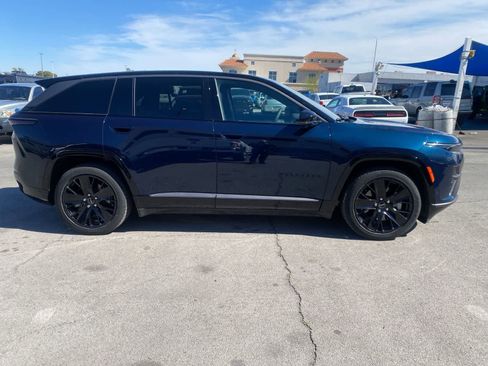 Used 2024 Jeep Wagoneer Launch Edition image 5