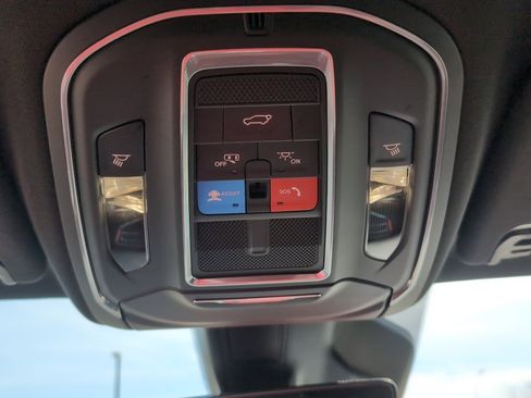 Used 2023 Jeep Wagoneer 4WD image 14