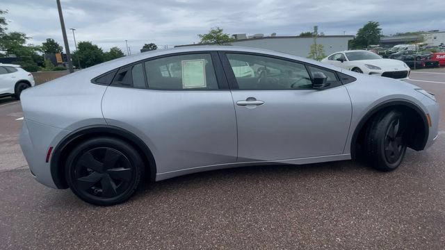 Used 2026 Toyota Prius LE FWD image 9