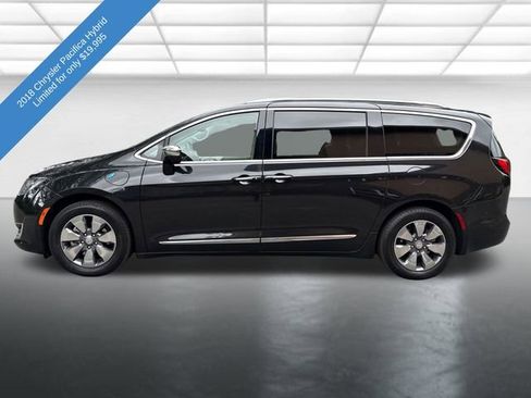 Used 2018 Chrysler Pacifica Limited w/ Advanced Safetytec Group FWD image 2