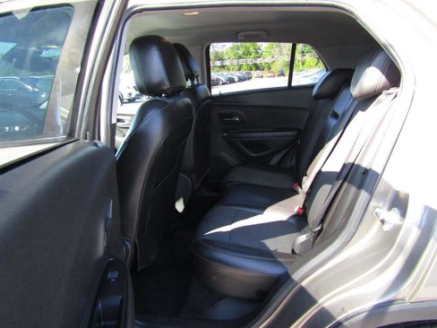 Used 2021 Chevrolet Trax LT image 19