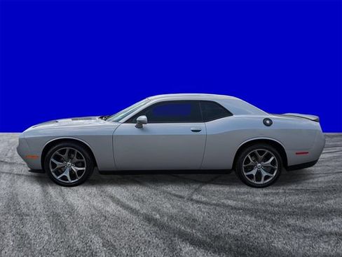 Used 2017 Dodge Challenger SXT RWD image 7
