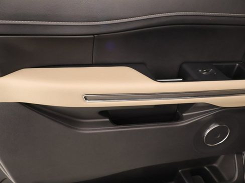 Used 2023 Ford Expedition Max XLT image 18