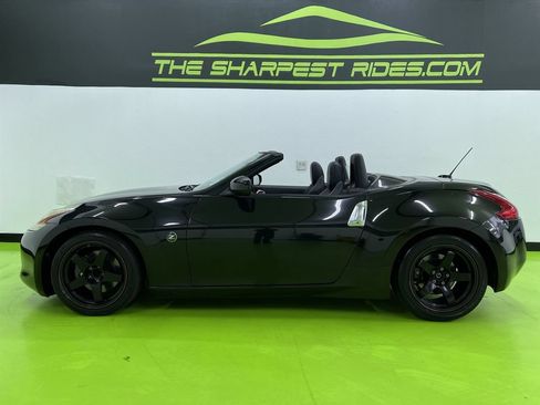 Used 2012 Nissan 370Z Touring RWD image 6