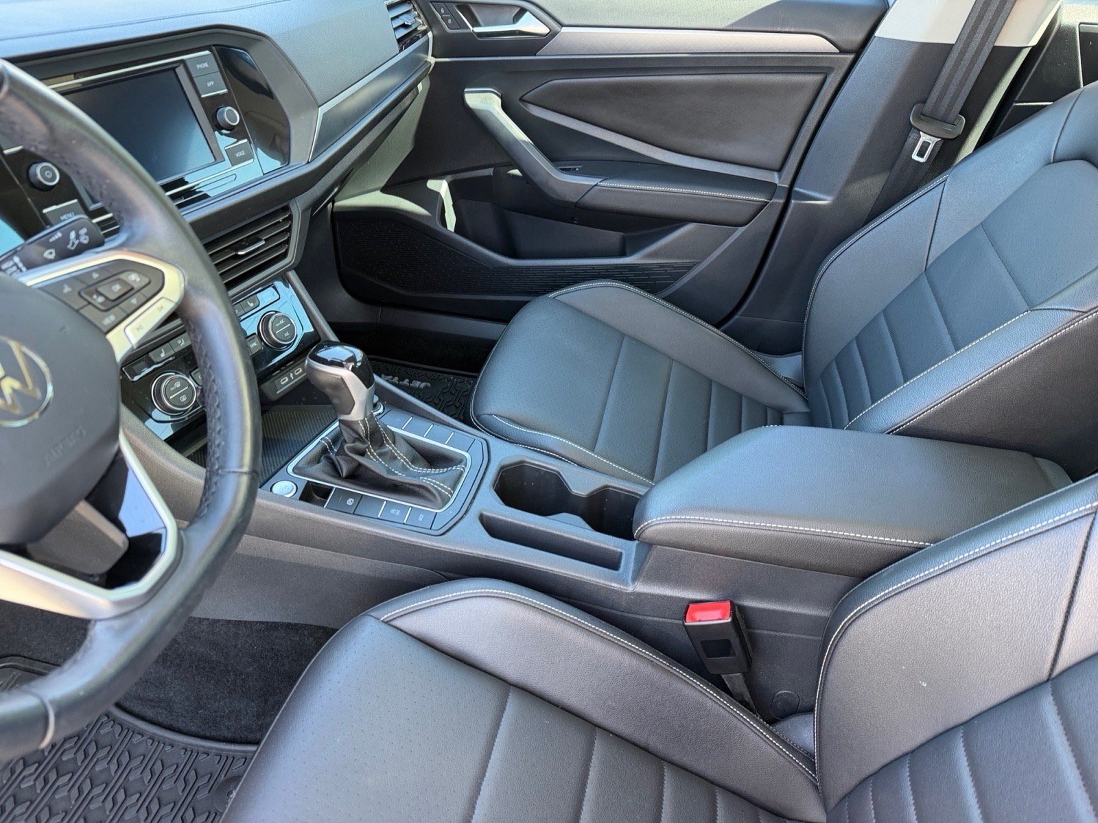 Used 2023 Volkswagen Jetta SE FWD image 12