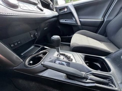 Used 2018 Toyota RAV4 XLE AWD/4WD image 16