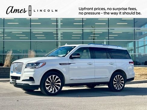 Used 2023 Lincoln Navigator Reserve image 1