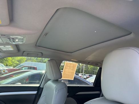 Used 2018 Toyota Highlander XLE FWD image 4