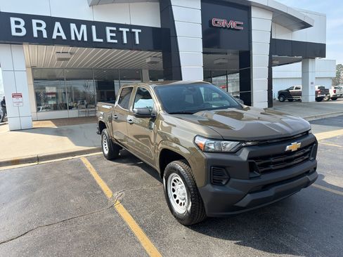 Used 2024 Chevrolet Colorado W/T image 3